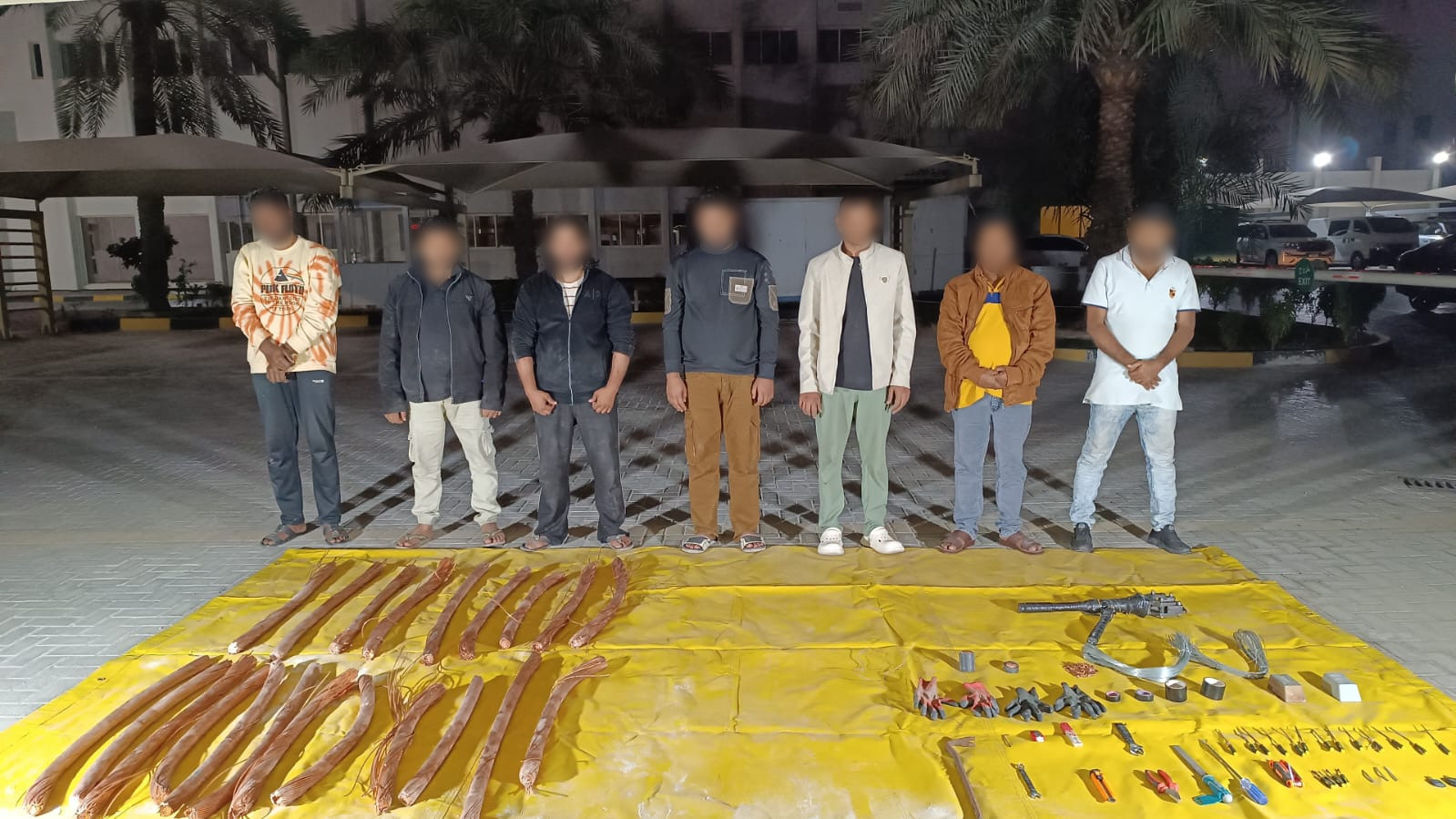 المباحث والأدلة الجنائية: القبض على عدد من الآسيويين لتورطهم بسرقة كابلات كهربائية تقدر قيمتها بـ 60 ألف دينار<